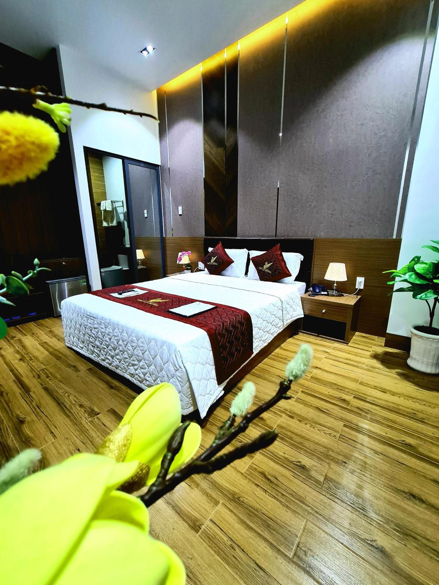 Thu Le Hotel Cao Lãnh Esterno foto