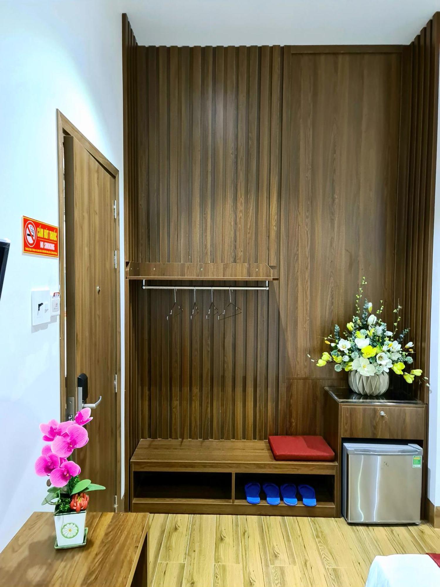 Thu Le Hotel Cao Lãnh Esterno foto